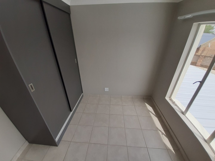 To Let  Bedroom Property for Rent in Van Der Hoff Park North West